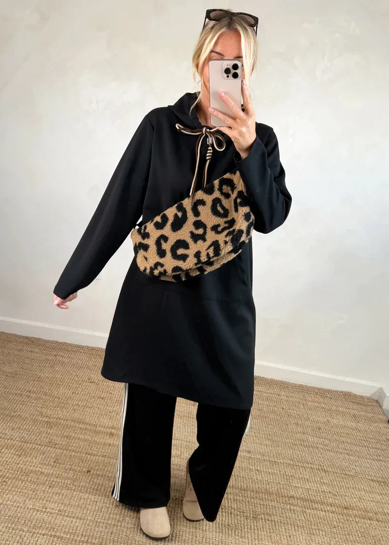 Women's loose oversized knit hooded maxi dress with pockets in solid colour, polyester construction