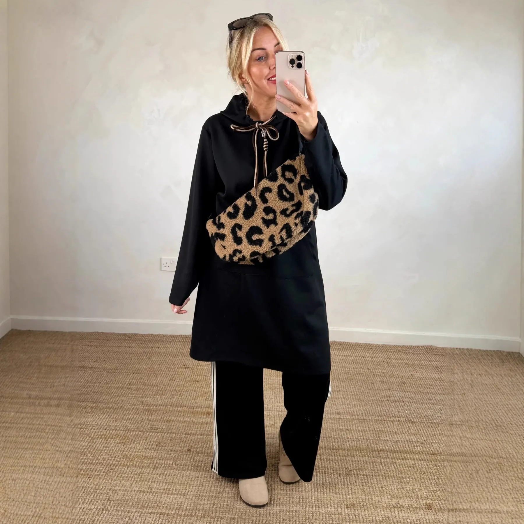 Women's loose oversized knit hooded maxi dress with pockets in solid colour, polyester construction