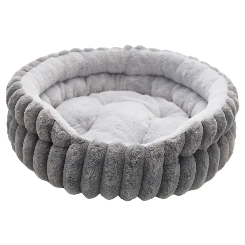Round plush cat bed in white, 40cm diameter and 15cm height, soft cloth material