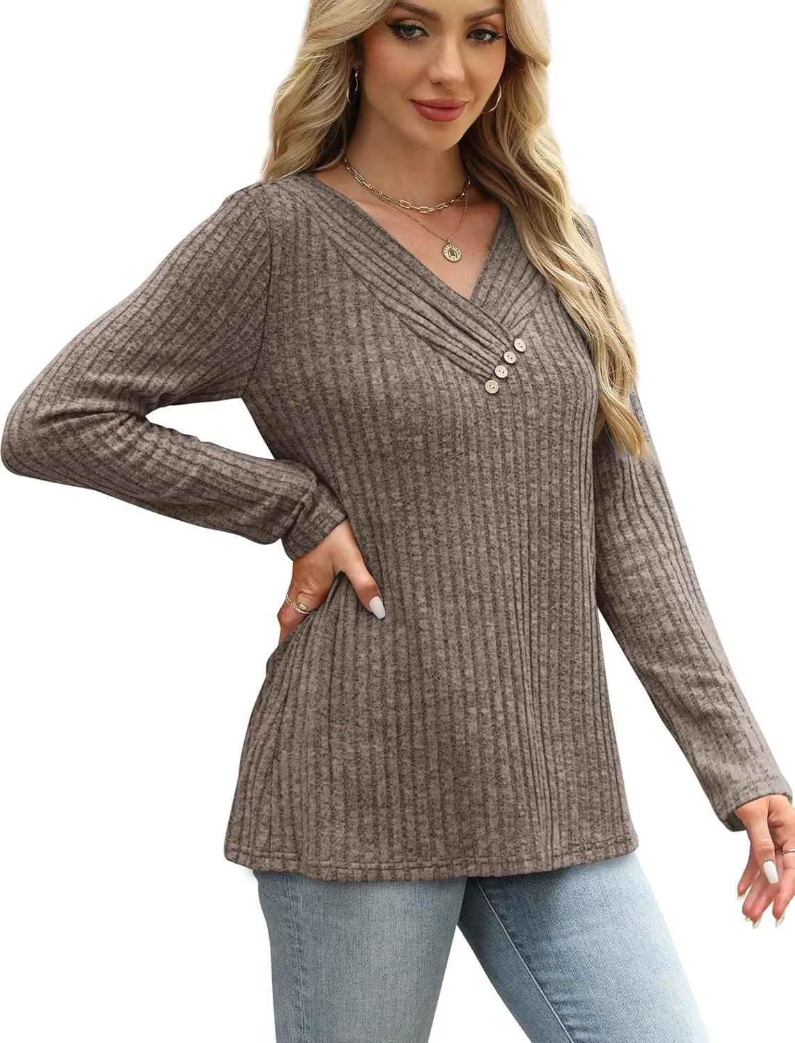 Women's loose fit V-neck pullover top in solid colour with 3D effect pattern, long sleeves, polyester fabric