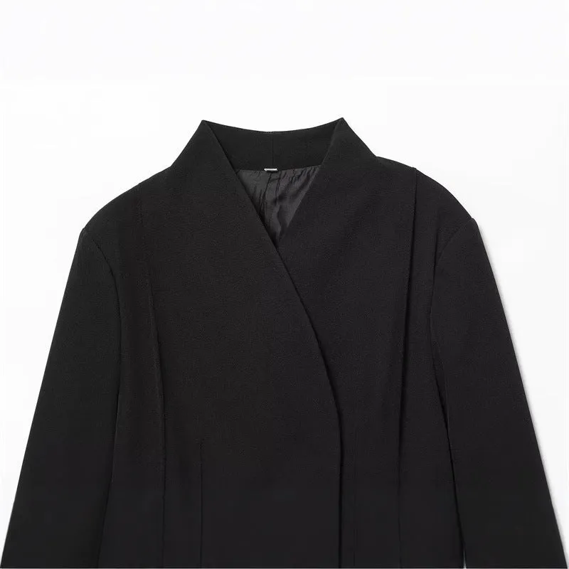 Women's black long sleeved suit jacket with loose fit, made from blended polyester fibre