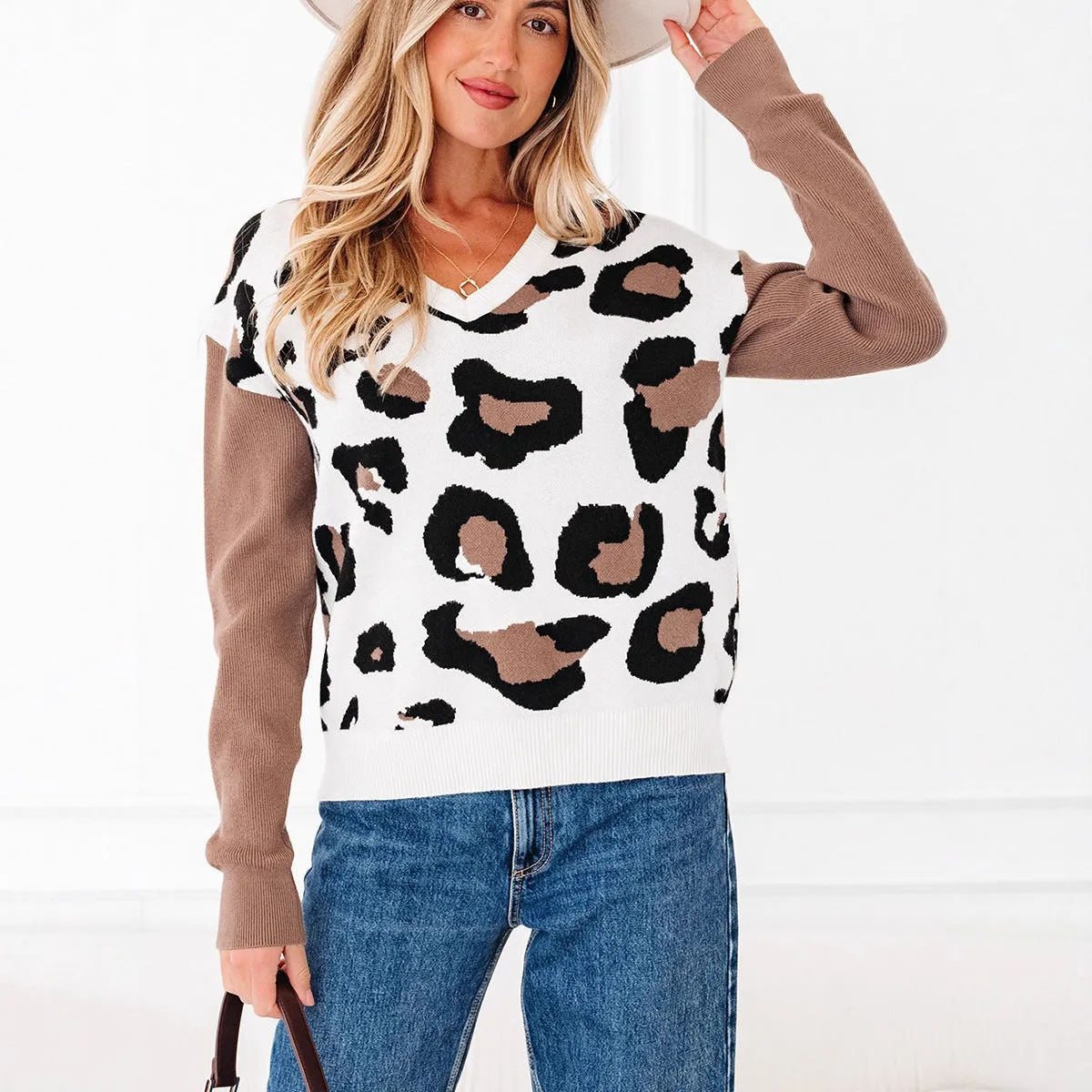 Leopard print V-neck knitted pullover with contrast colour details, loose fit, on model