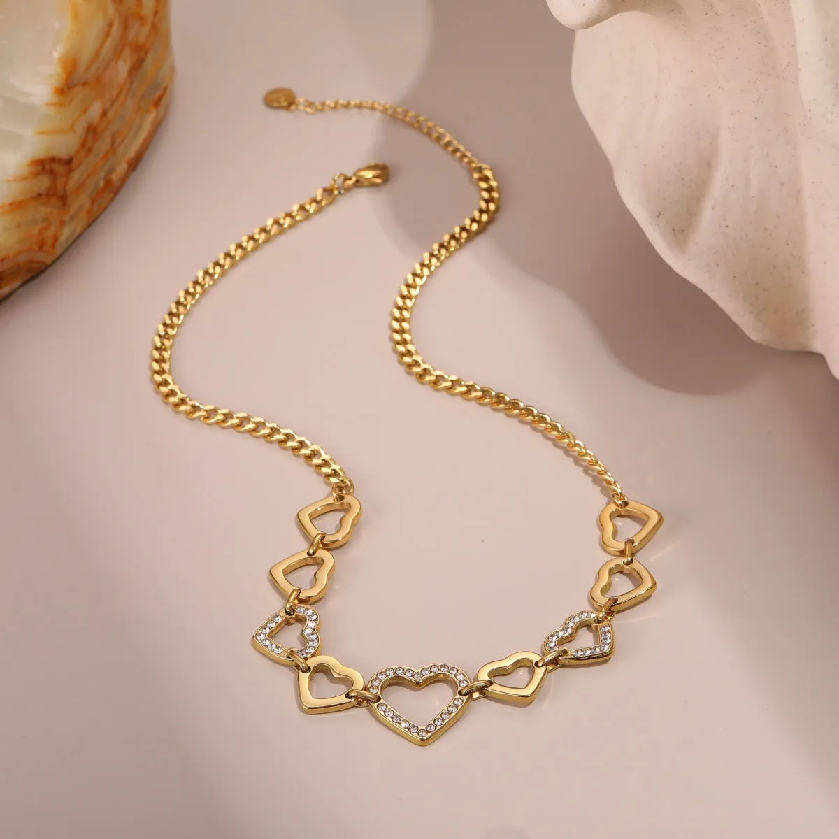 Geometric heart-shaped stainless steel necklace with 18K gold electroplated finish on clavicle chain