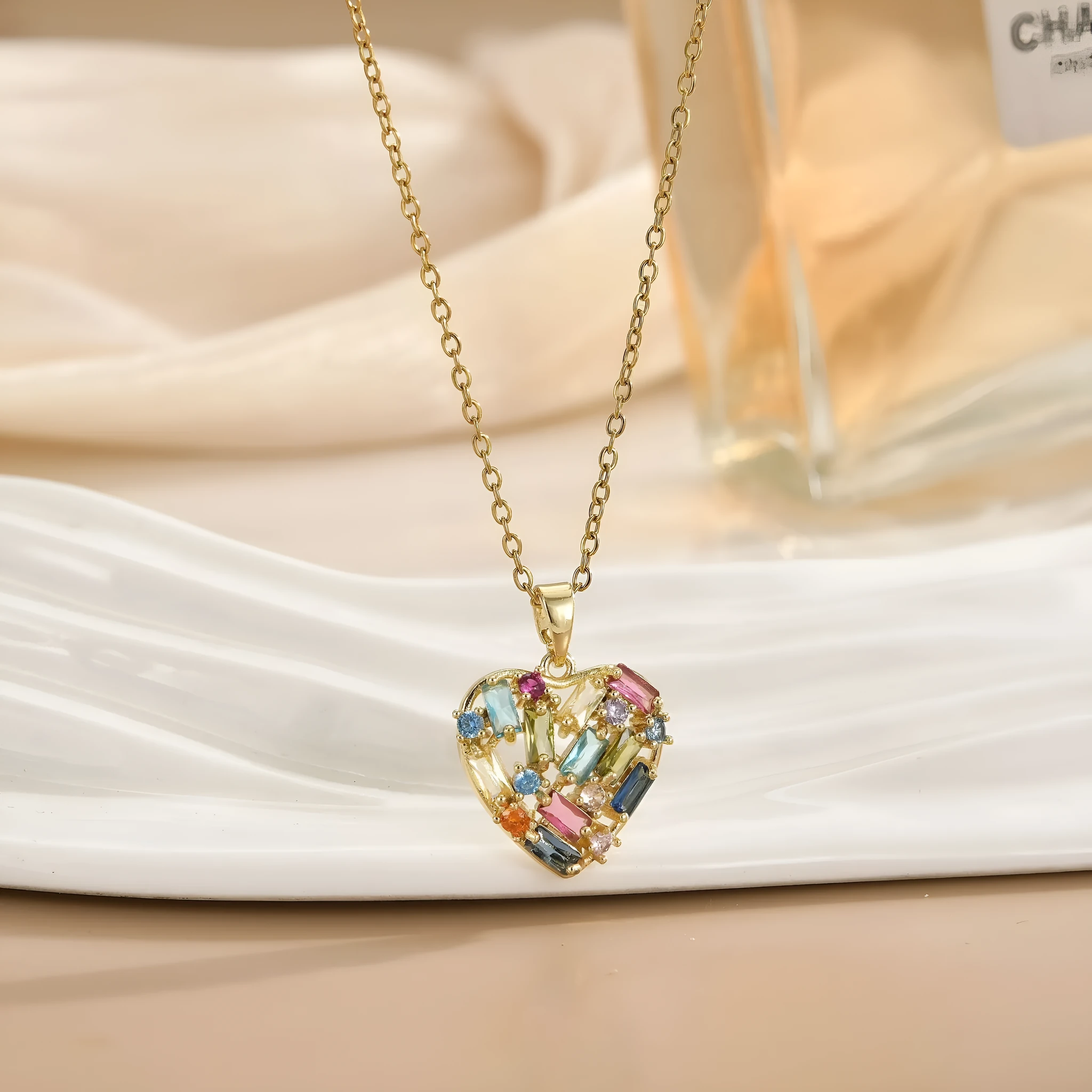 Women's copper zircon heart necklace with O-ring chain, gold blue colour, electroplated finish.