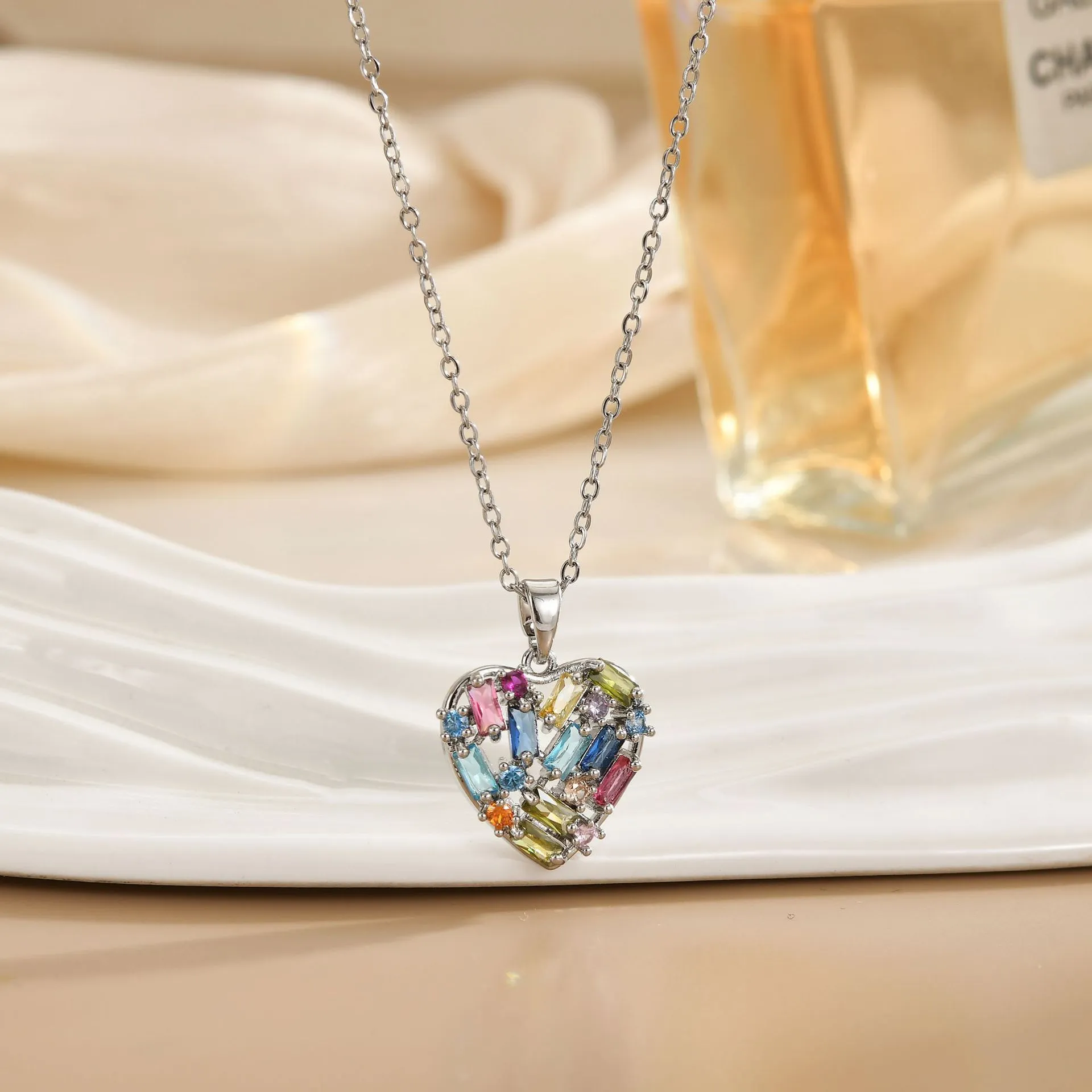 Women's copper zircon heart necklace with O-ring chain, gold blue colour, electroplated finish.