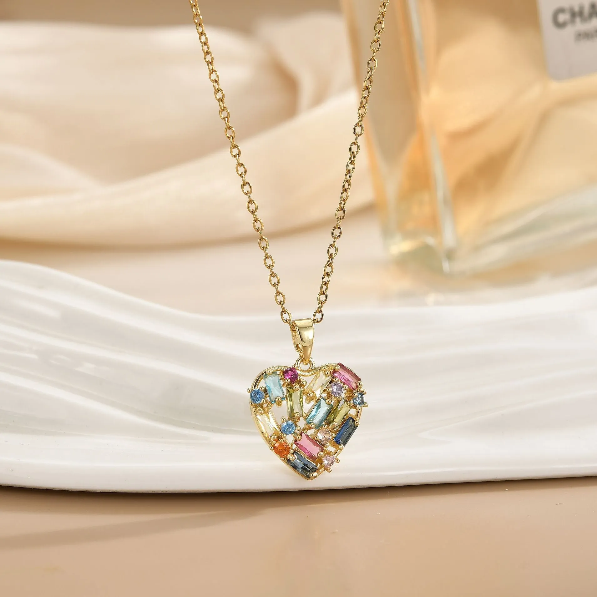 Women's copper zircon heart necklace with O-ring chain, gold blue colour, electroplated finish.