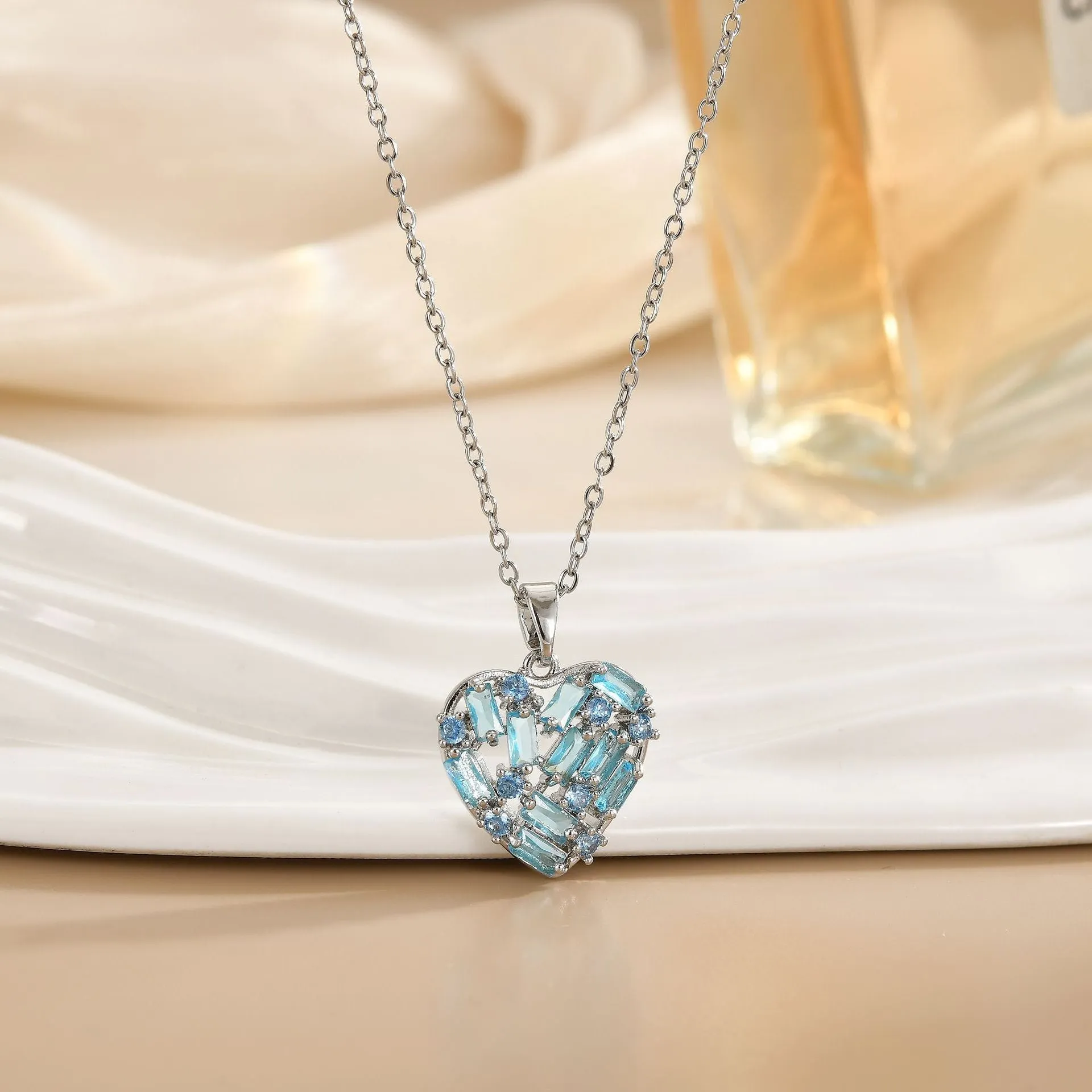 Women's copper zircon heart necklace with O-ring chain, gold blue colour, electroplated finish.
