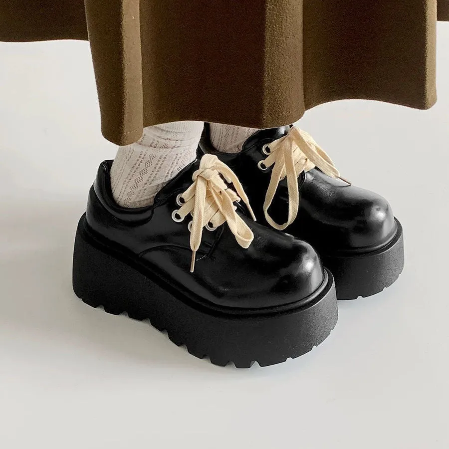 Matte black women's lace-up high-heel shoes with a thick sole and an English muffin heel.