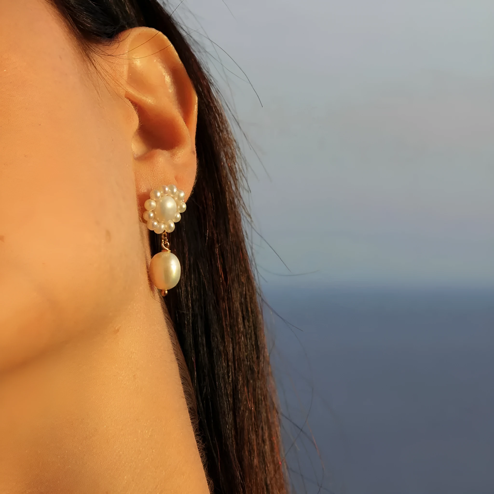 Women's stainless steel light pearl ear studs, geometric shape, electroplated finish, one pair.