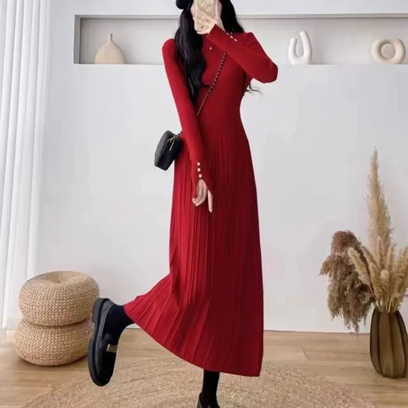 Women's knitted A-line skirt in acrylic polyester blend with high waist and mid-length design