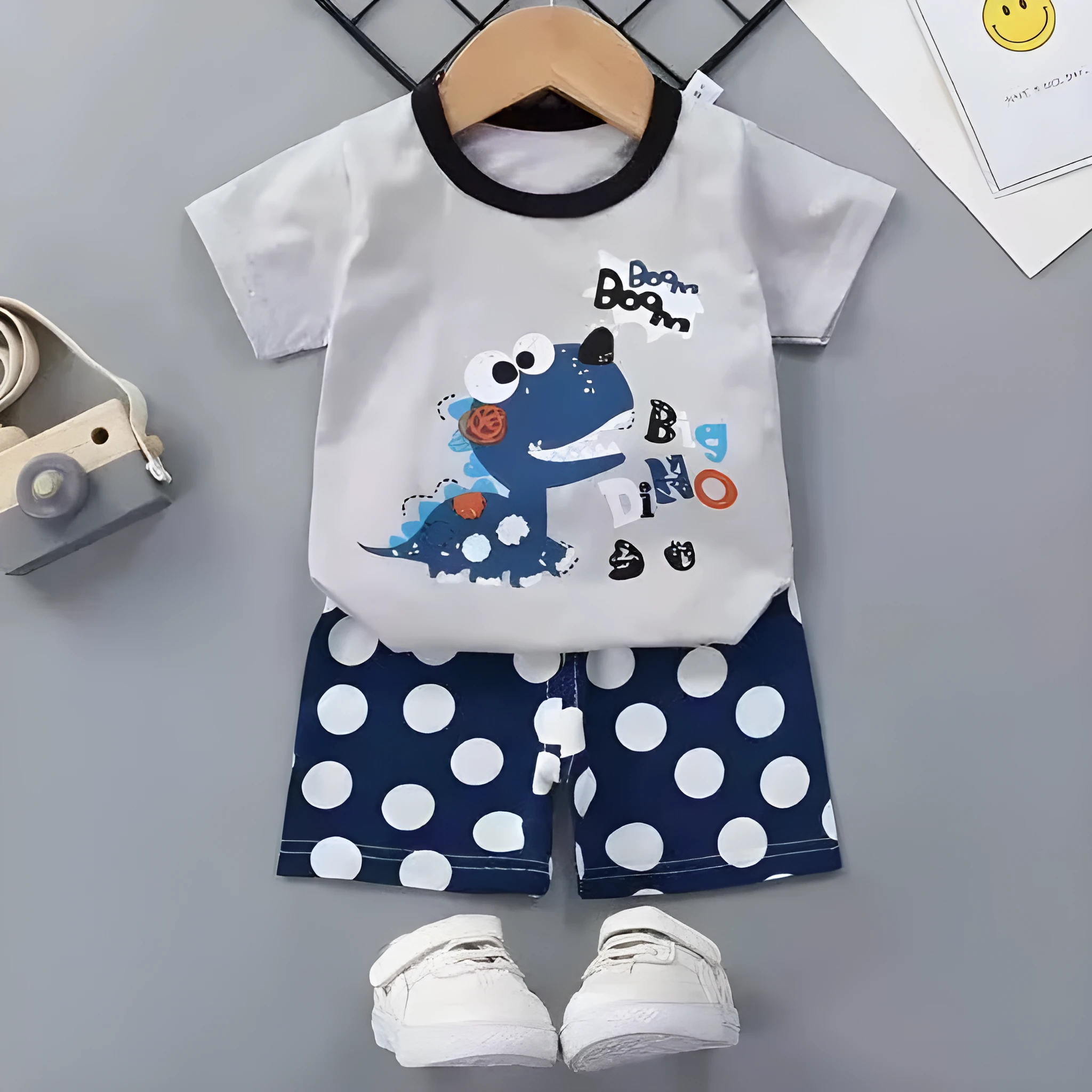 Baby cotton short-sleeved T-shirt and shorts set in TU036 with animal patterns on a white background