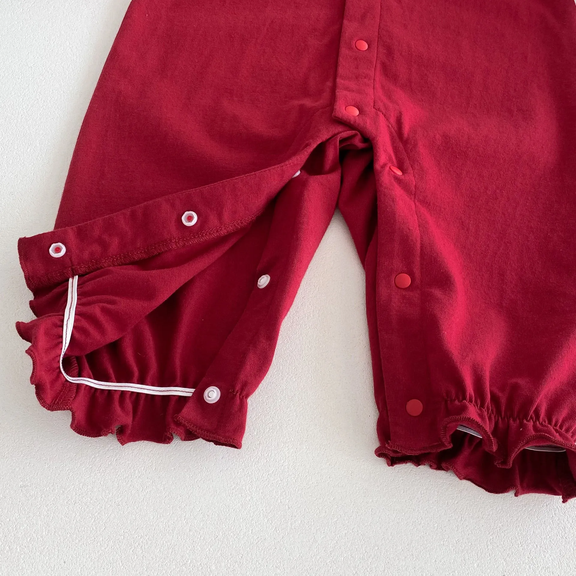 Red cotton baby jumpsuit with long sleeves and double-breasted front, suitable for girls aged 66cm to 90cm