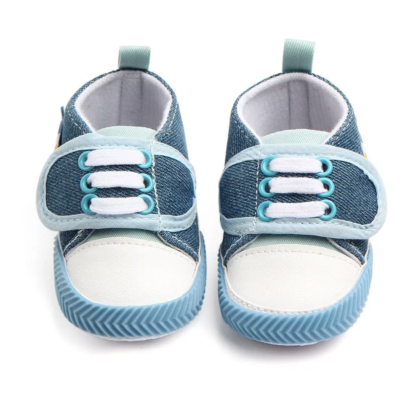 Blue baby walking shoes for boys with cartoon pattern on canvas upper