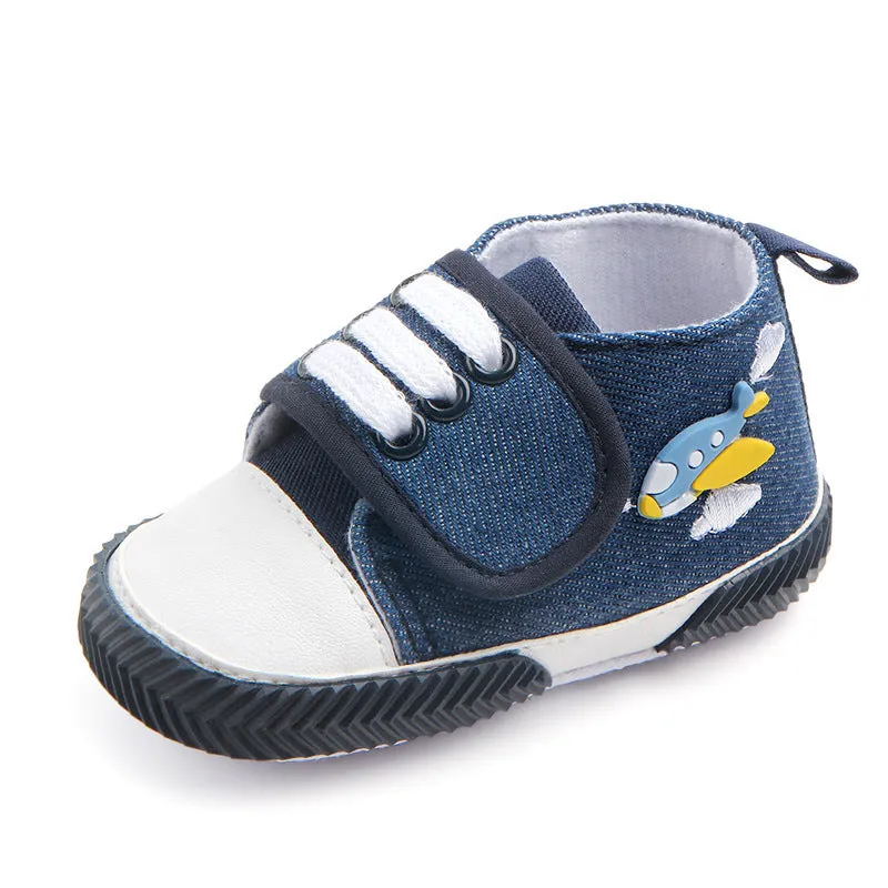 Blue baby walking shoes for boys with cartoon pattern on canvas upper