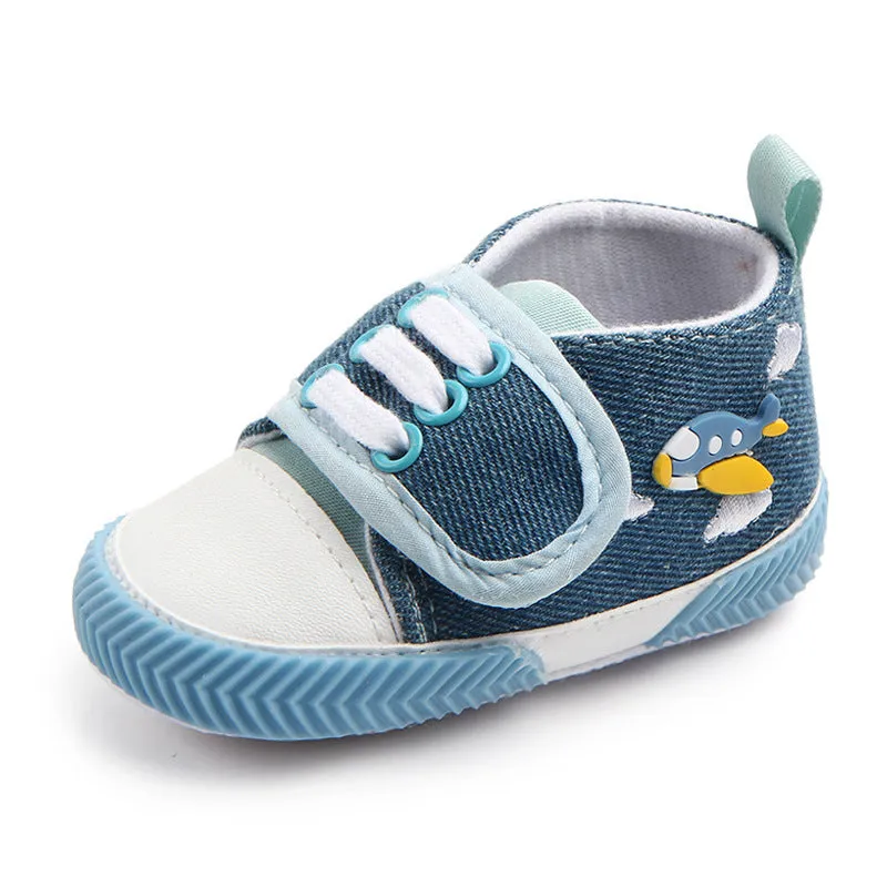 Blue baby walking shoes for boys with cartoon pattern on canvas upper