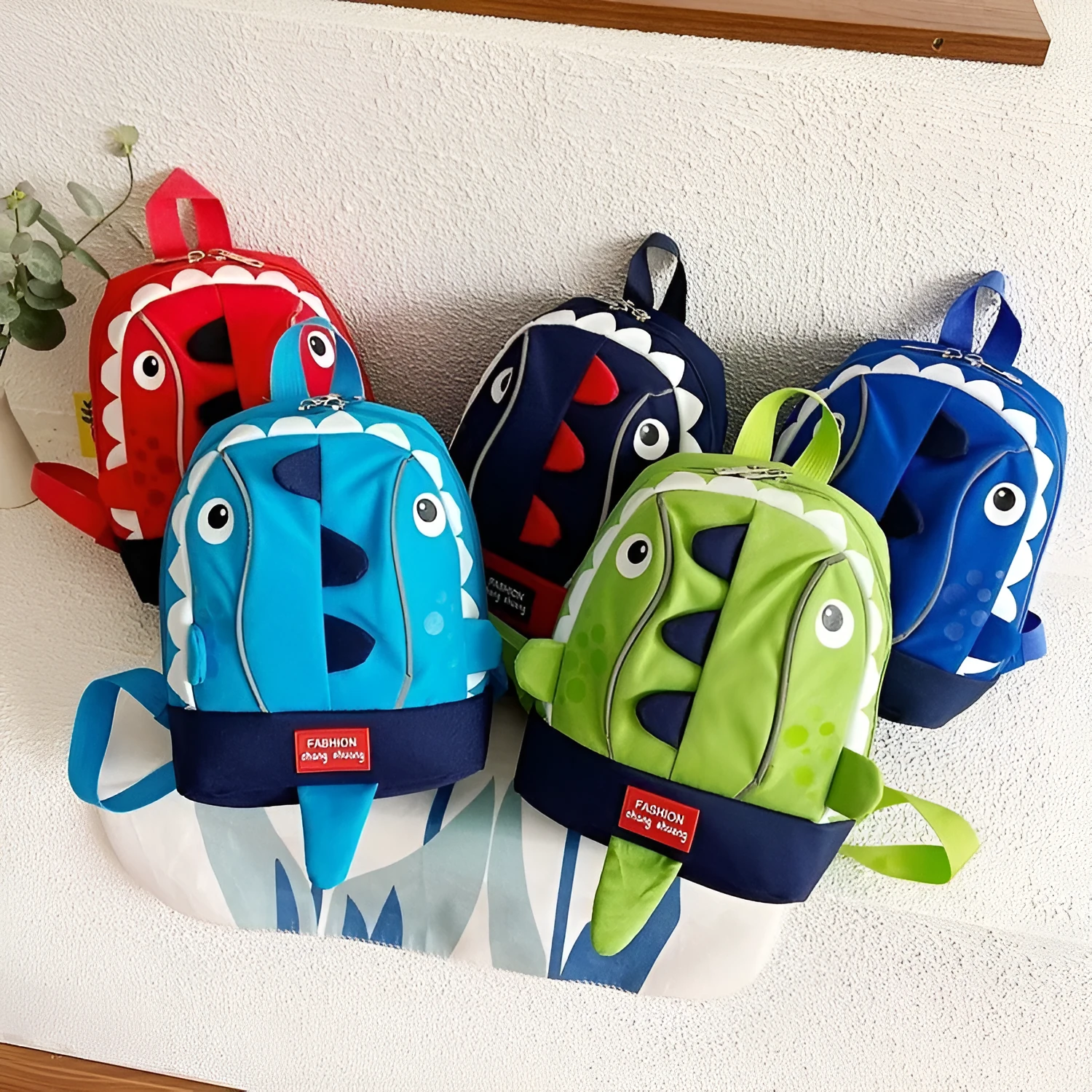 Children's small dinosaur backpack in Oxford cloth, red colour, with zipper and double straps