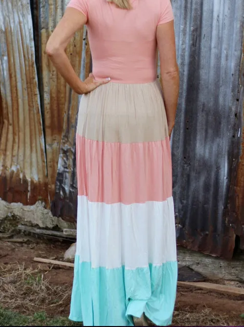 Short-sleeved pink parent-child dress with large swing skirt and round neck on a woman and child