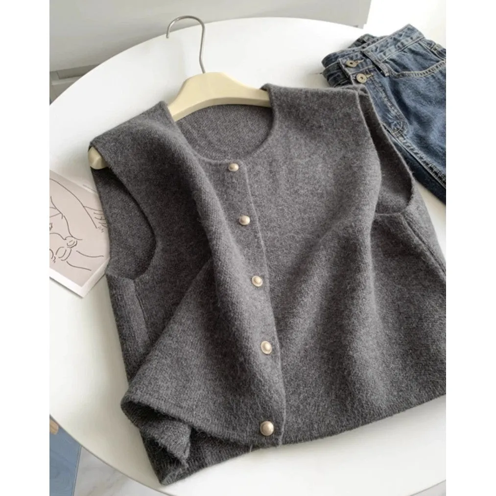 Polyester pullover vest in Angola red colour with half sleeves for casual commute wear