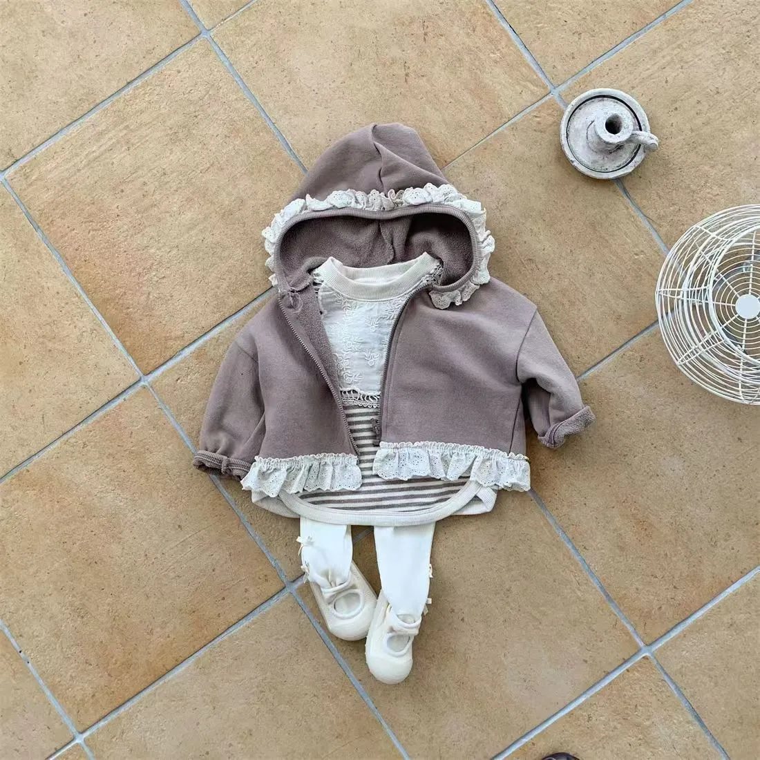 Child's lace-trim hooded zipper sweatshirt in solid cotton, brown colour, long sleeves