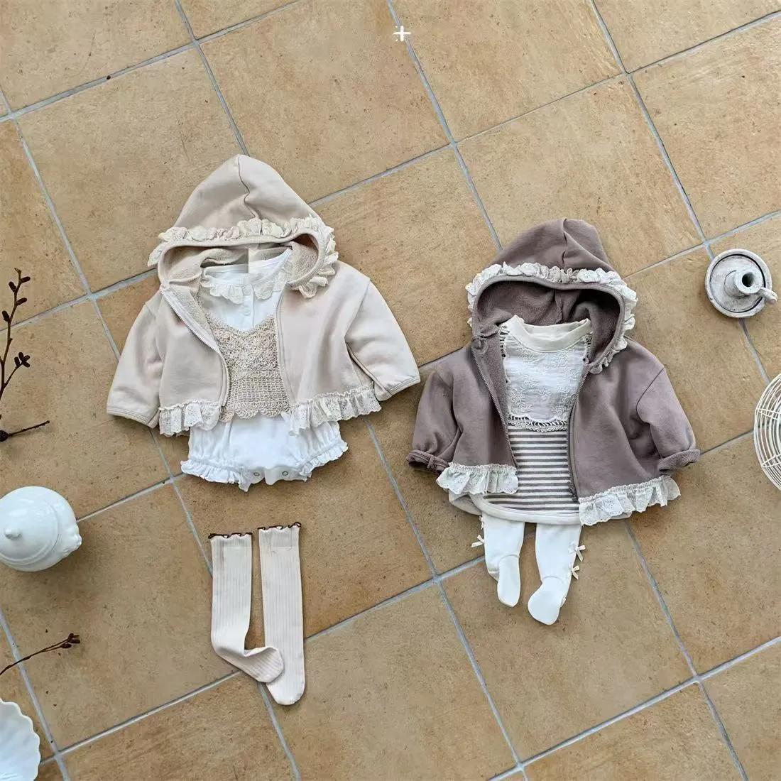 Child's lace-trim hooded zipper sweatshirt in solid cotton, brown colour, long sleeves