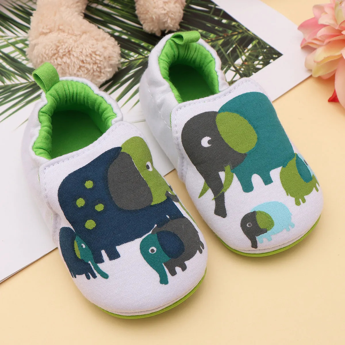 Baby soft bottom non-slip cotton cloth toddler shoes in cartoon design with rubber sole