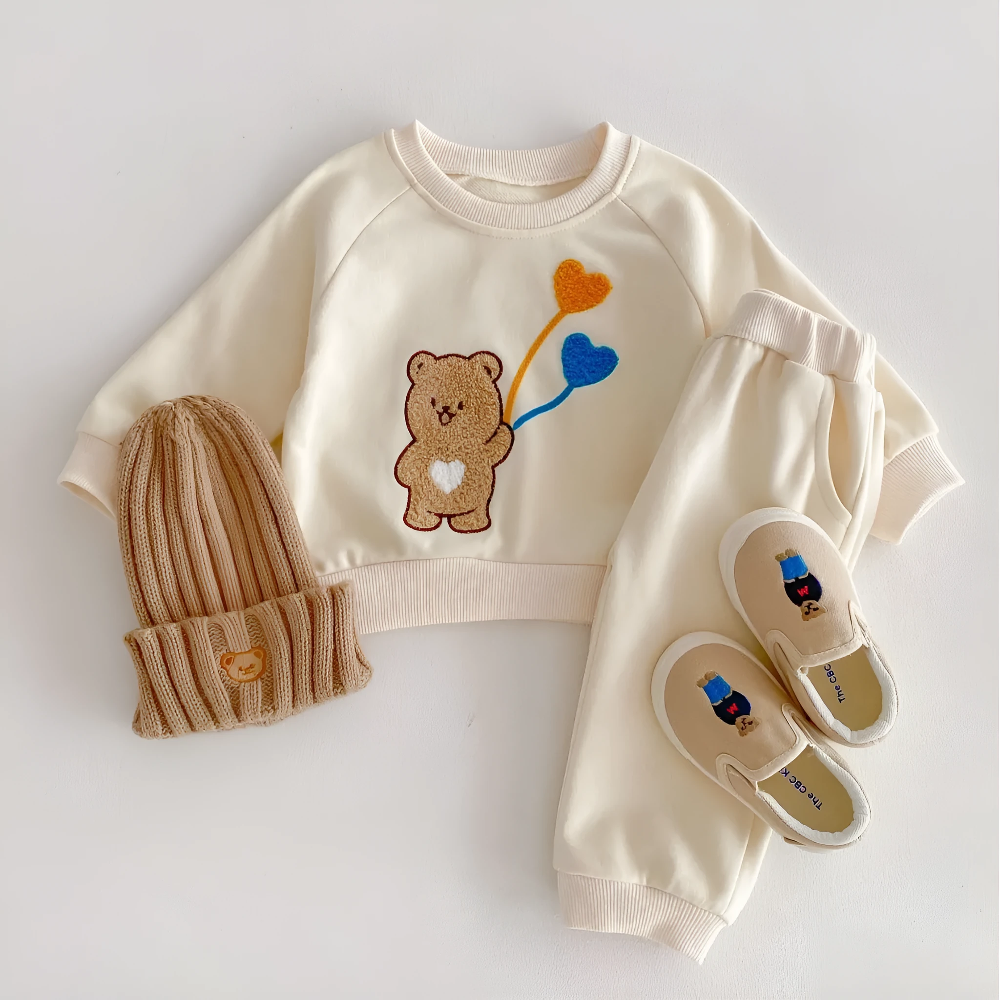Baby suit in light beige with cute bear ball pattern, long-sleeved sweater and matching trousers, cotton fabric
