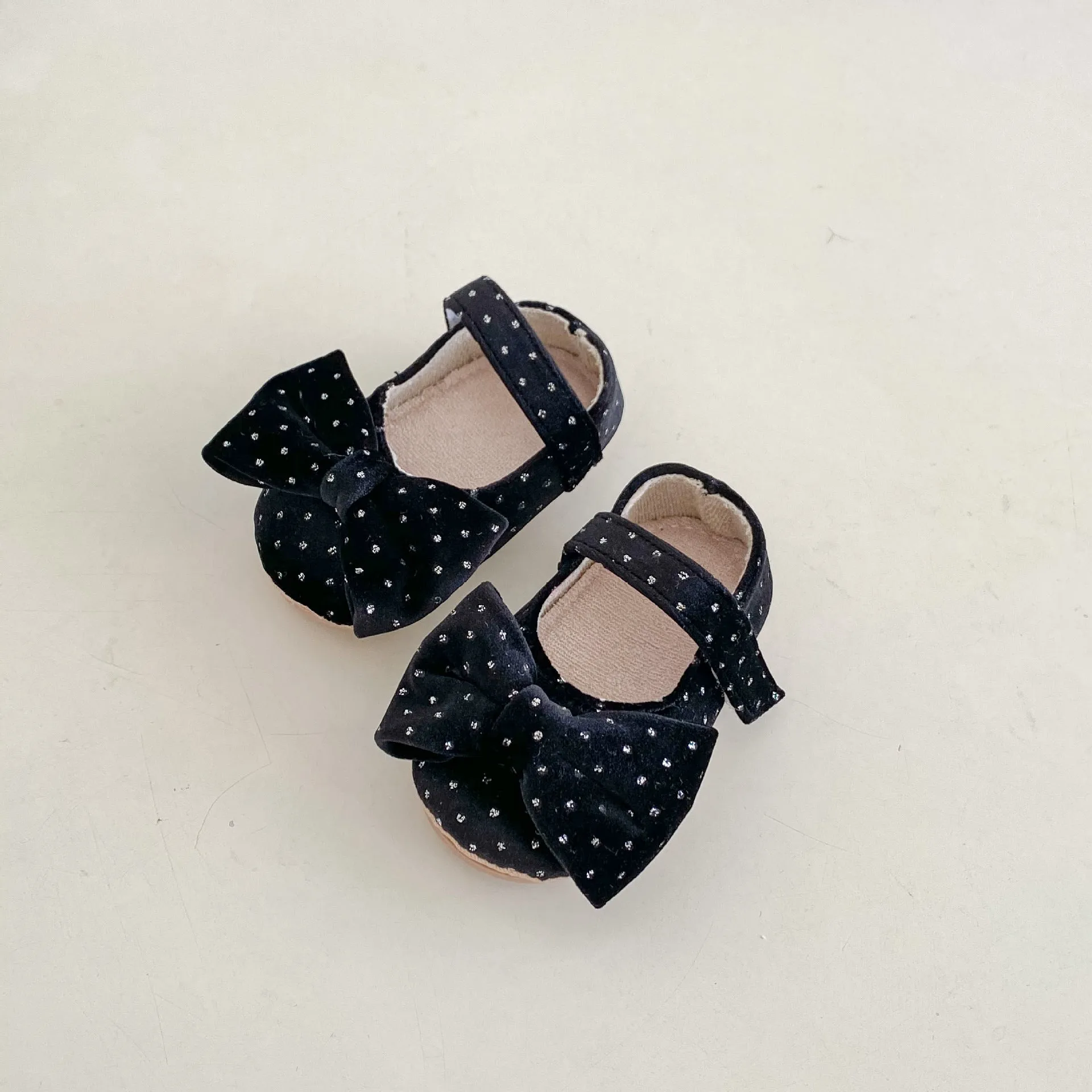 Baby girl toddler shoes with big bow and dots pattern rubber sole low top in black size M
