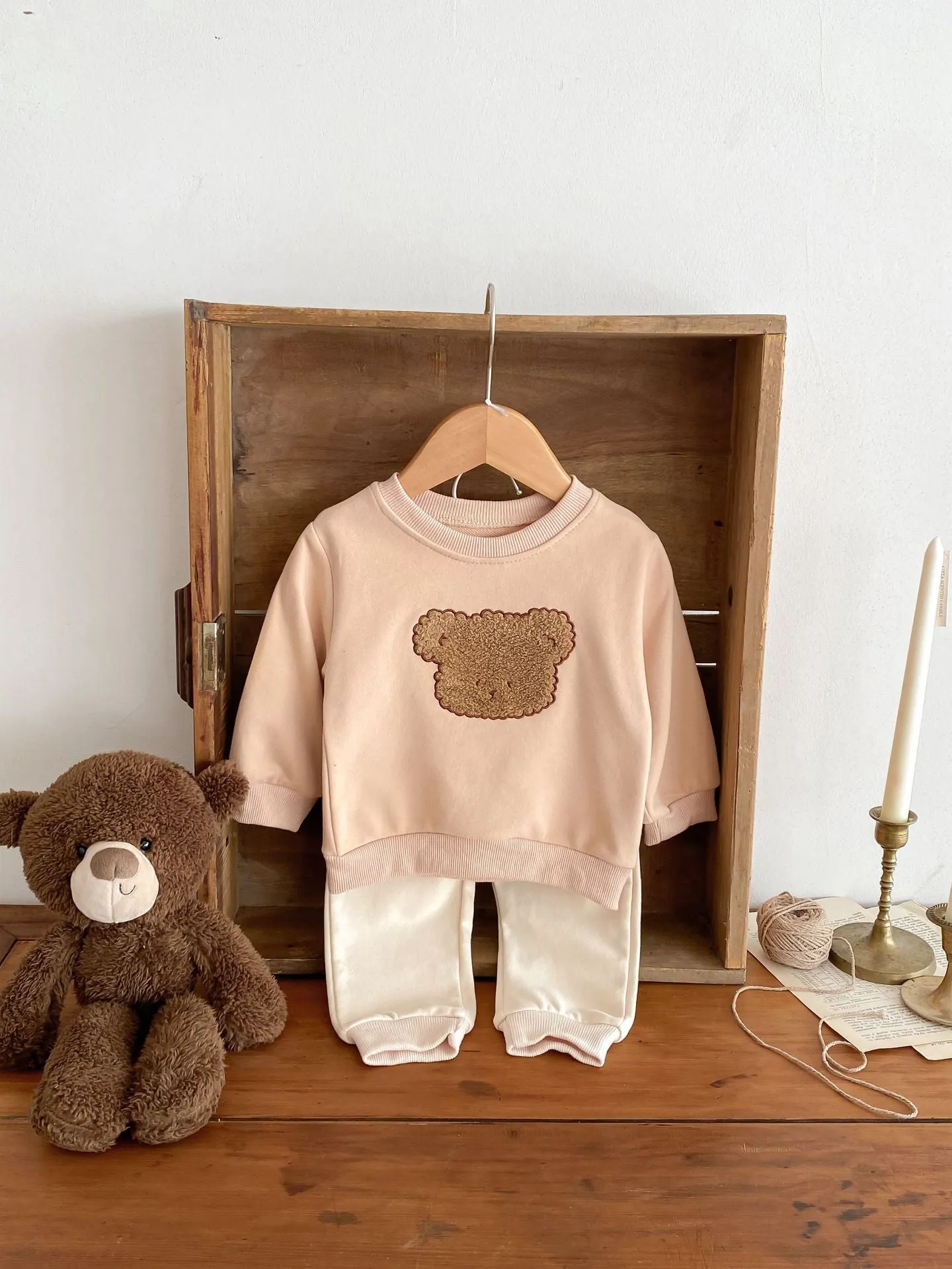 Bear long-sleeved cotton two-piece suit for babies in light beige with cartoon animal print