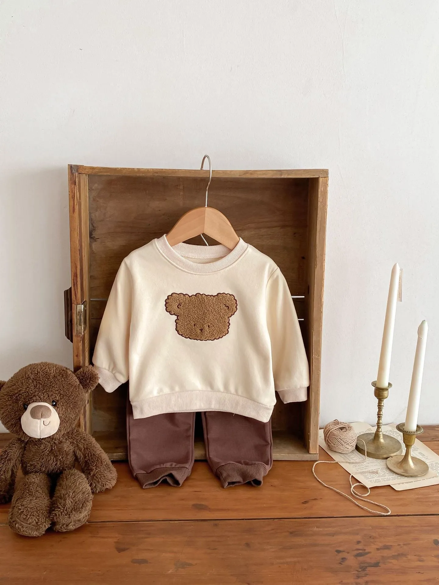 Bear long-sleeved cotton two-piece suit for babies in light beige with cartoon animal print