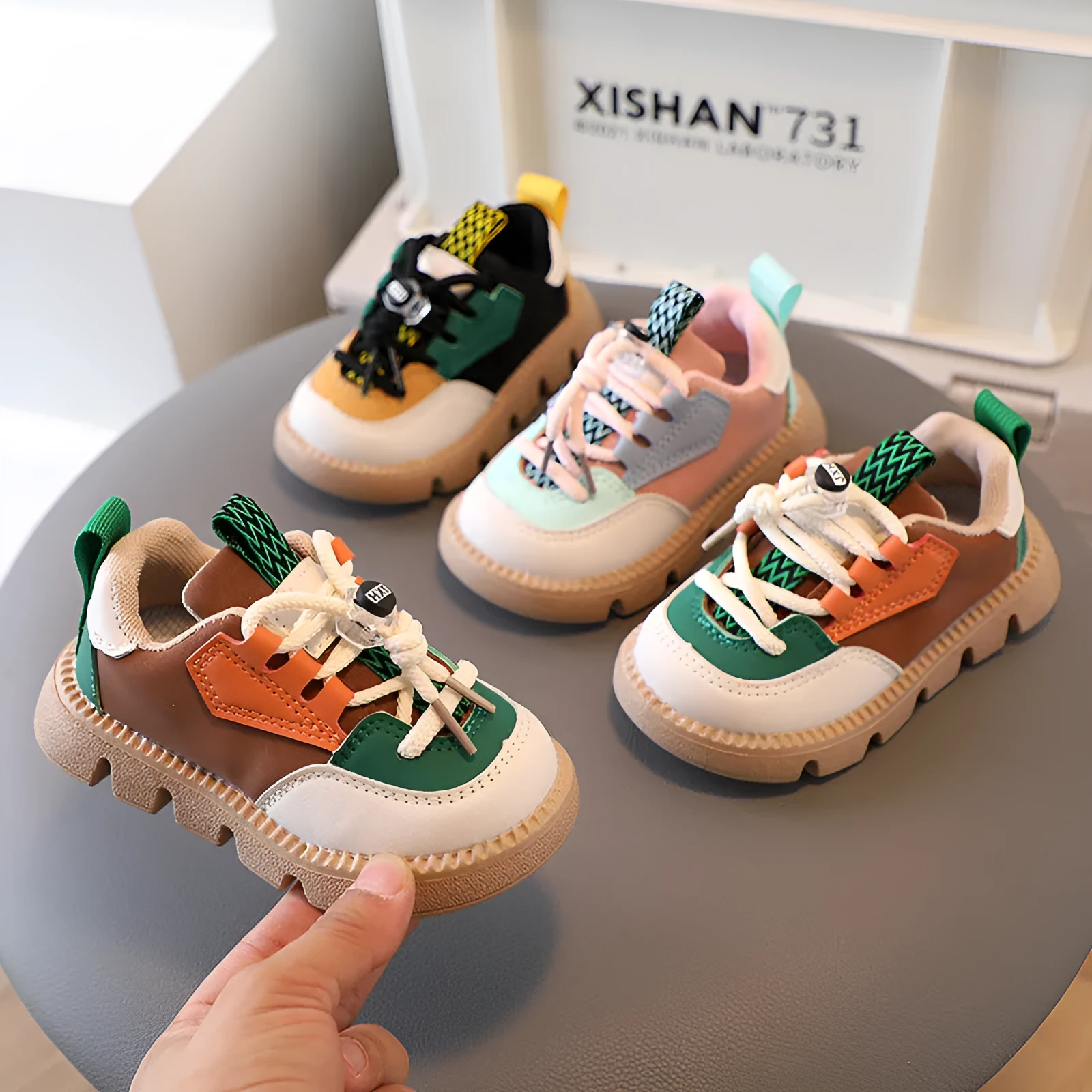 Low-cut PU leather soft-soled toddler shoes in solid colour with Velcro fastening, side view