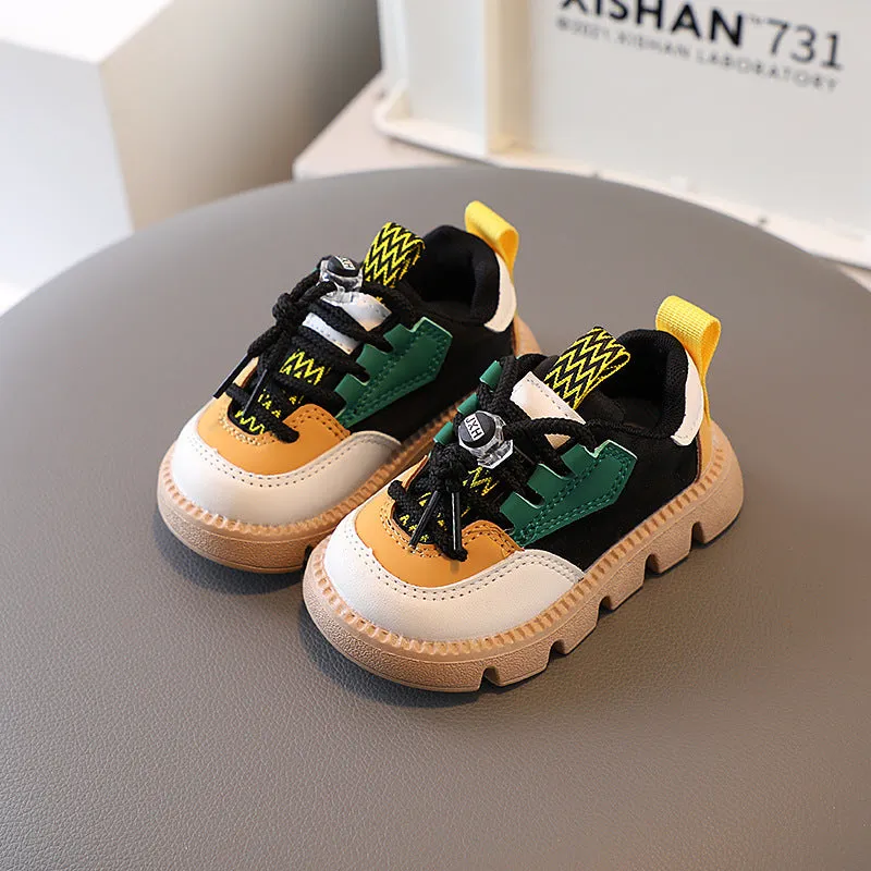 Low-cut PU leather soft-soled toddler shoes in solid colour with Velcro fastening, side view