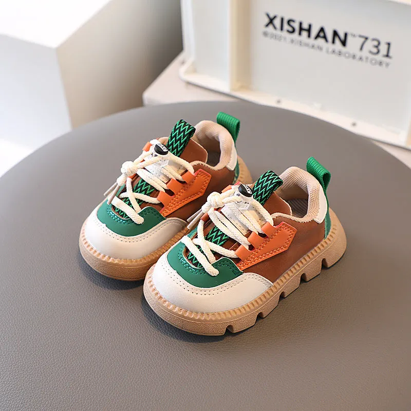 Low-cut PU leather soft-soled toddler shoes in solid colour with Velcro fastening, side view