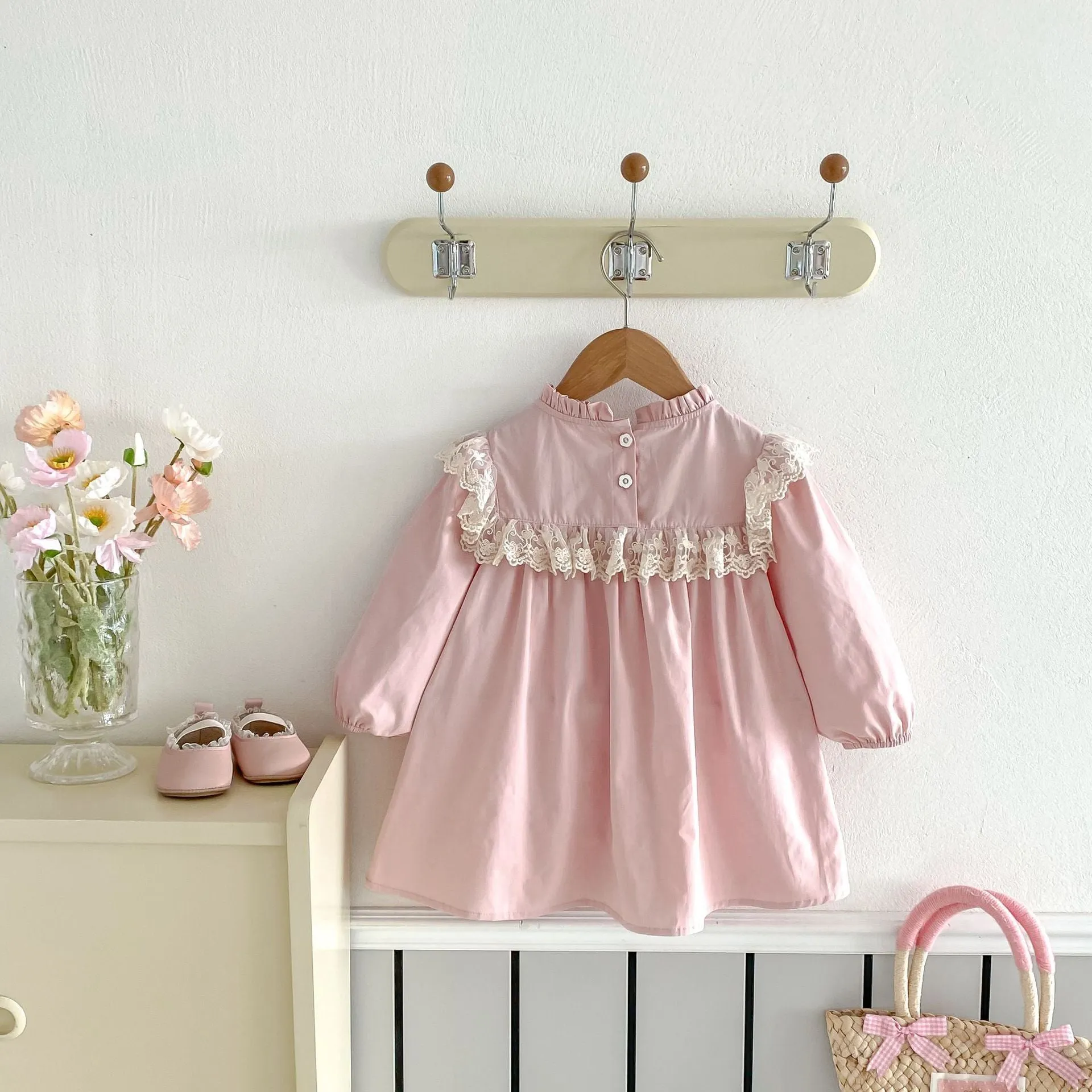 Pure cotton girls' dress in pink with lace stand collar and flower embroidery, long sleeves, princess style