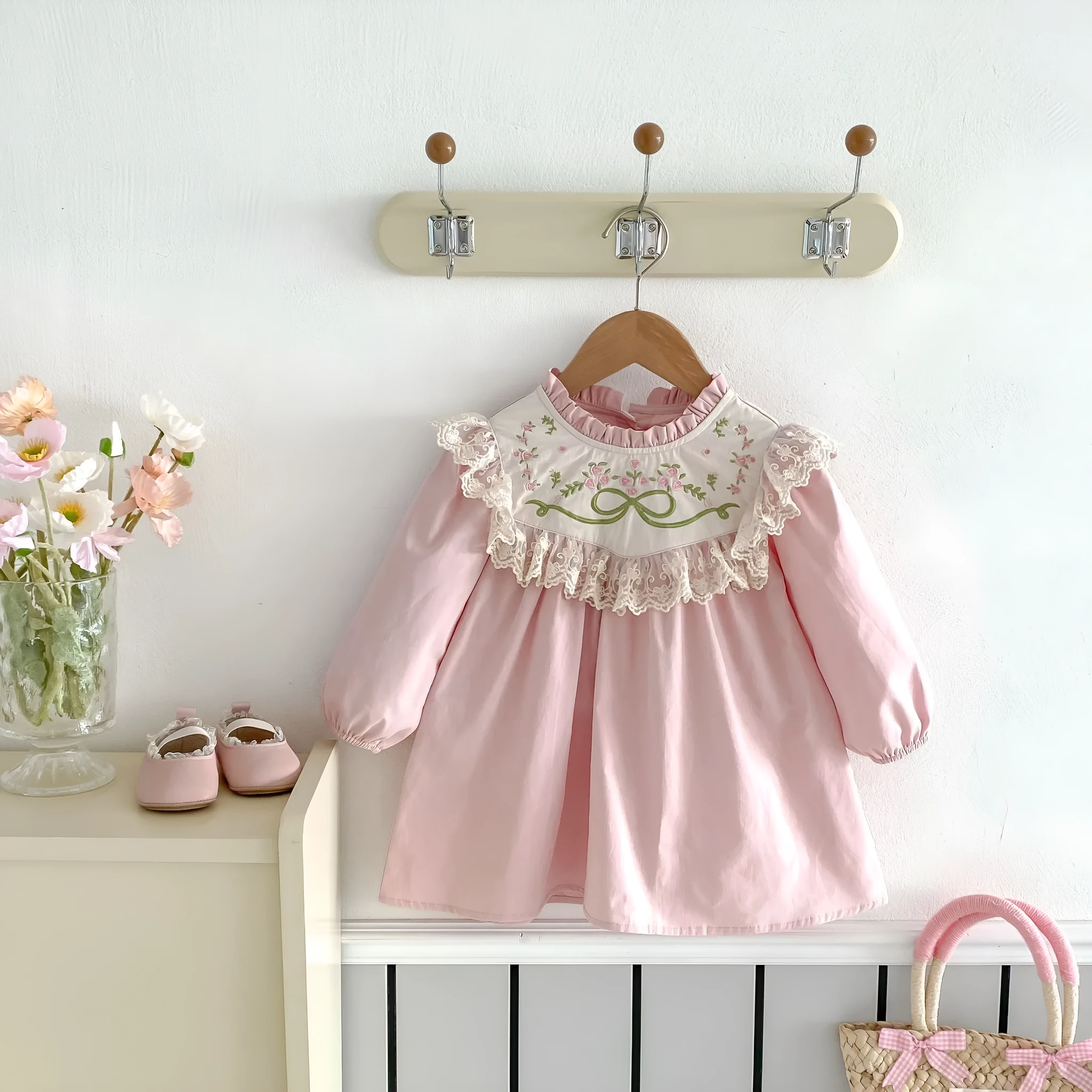 Pure cotton girls' dress in pink with lace stand collar and flower embroidery, long sleeves, princess style
