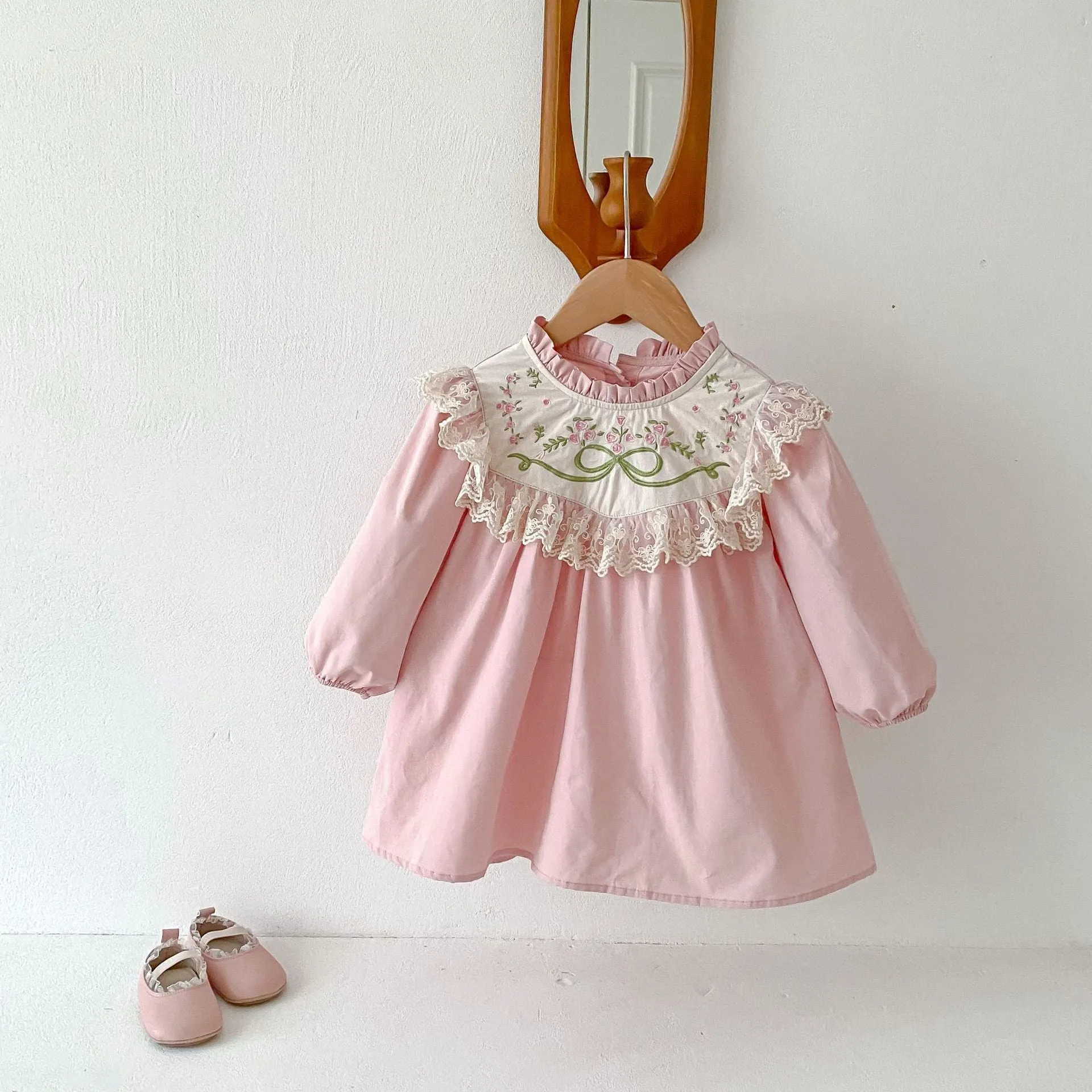 Pure cotton girls' dress in pink with lace stand collar and flower embroidery, long sleeves, princess style