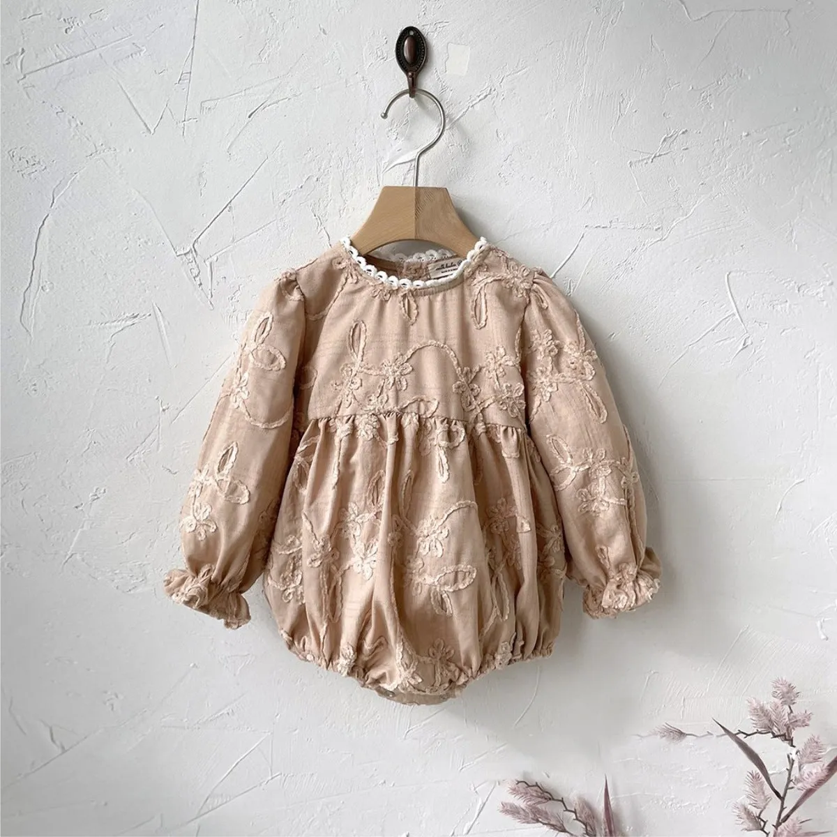 Girl infant stereo lace princess dress in beige, full-length view, suitable for heights up to 100cm
