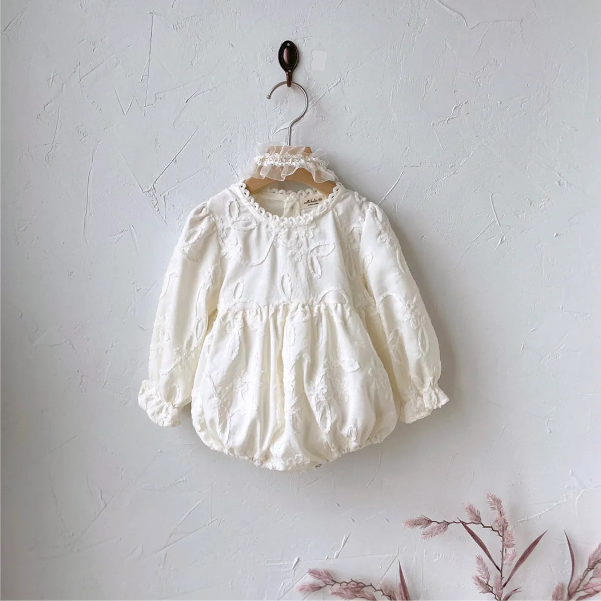 Girl infant stereo lace princess dress in beige, full-length view, suitable for heights up to 100cm