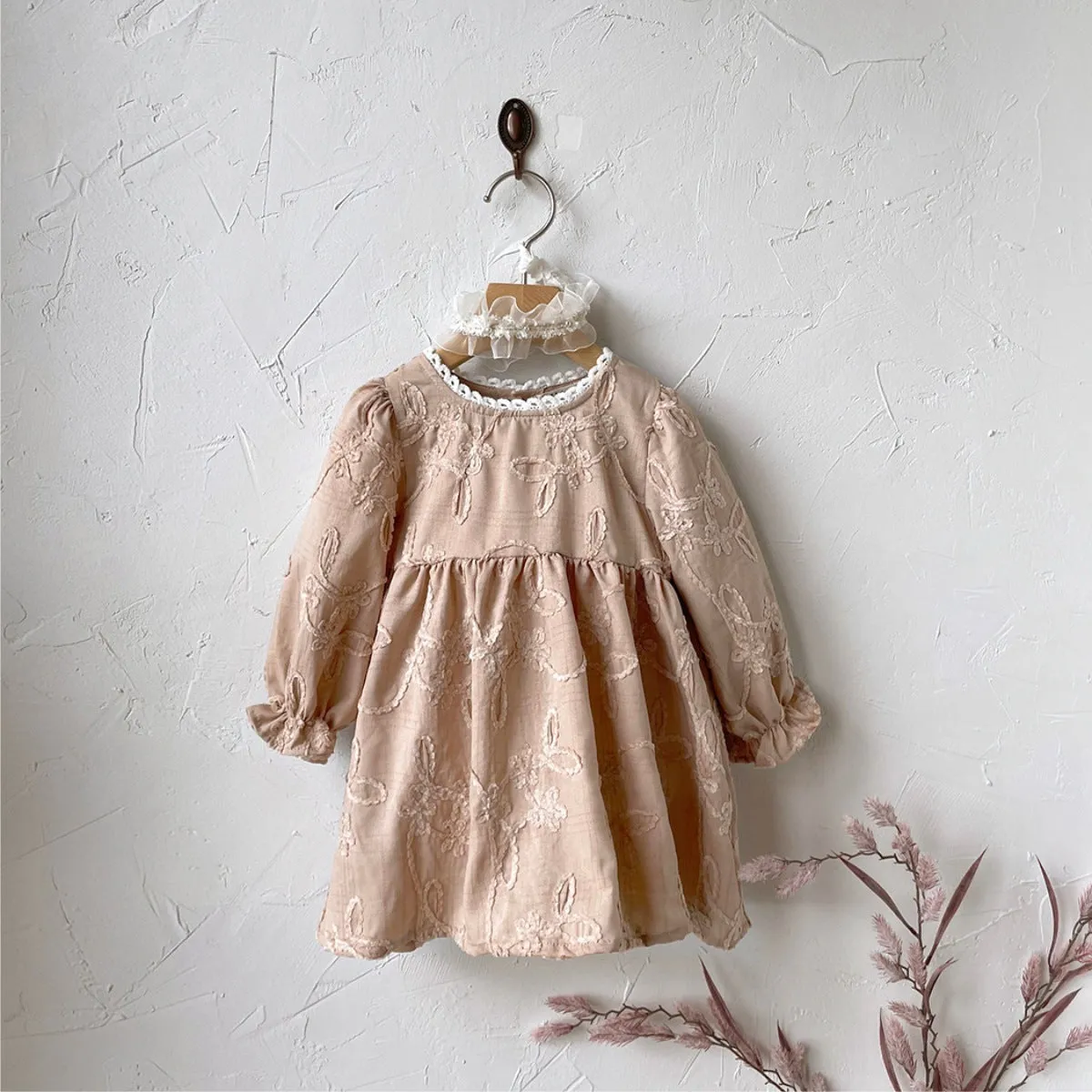 Girl infant stereo lace princess dress in beige, full-length view, suitable for heights up to 100cm
