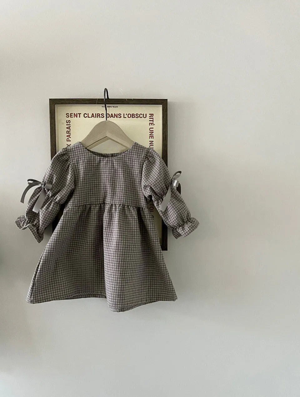 Girl's cotton plaid bow princess dress in light coffee plaid with long sleeves, suitable for heights 73-100cm