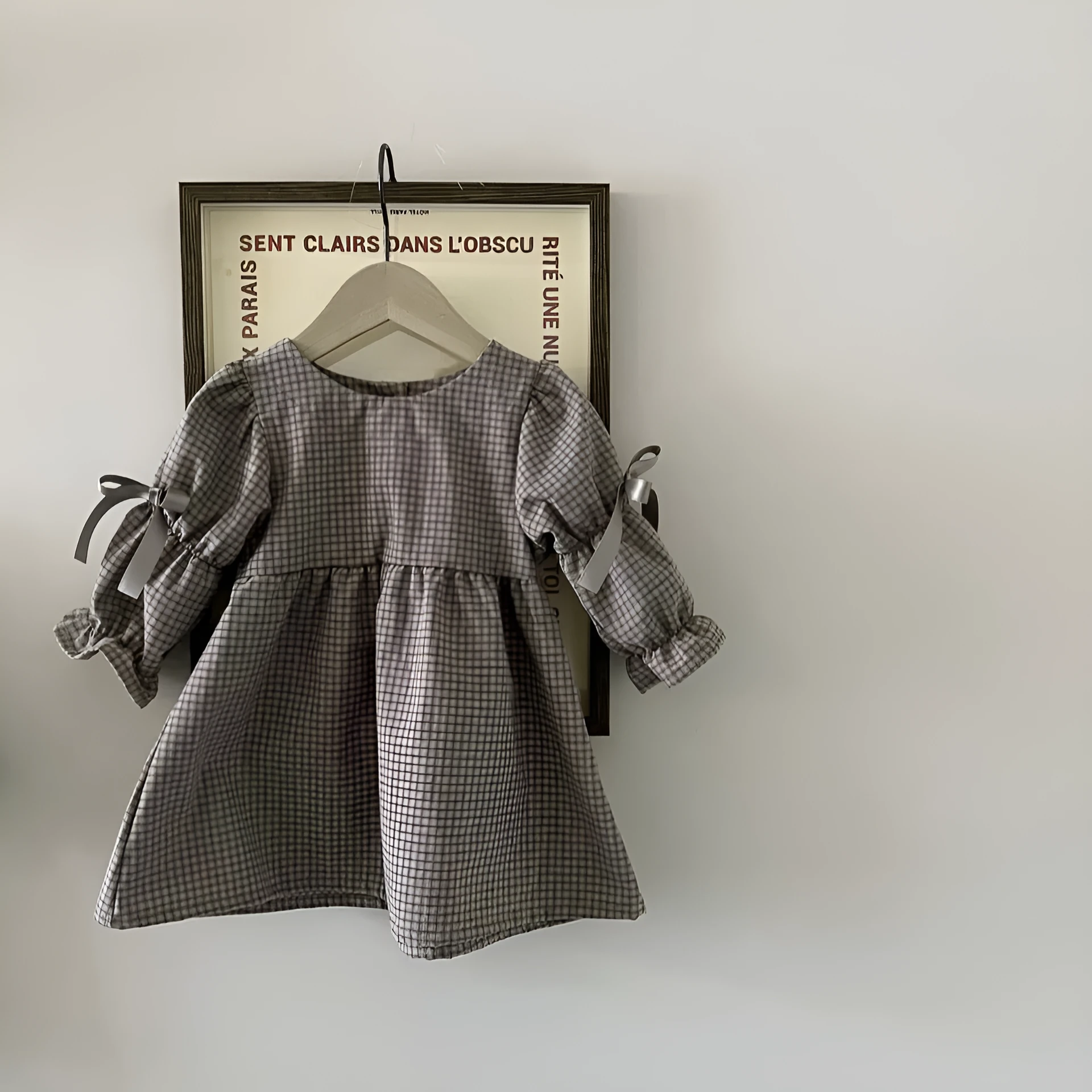 Girl's cotton plaid bow princess dress in light coffee plaid with long sleeves, suitable for heights 73-100cm