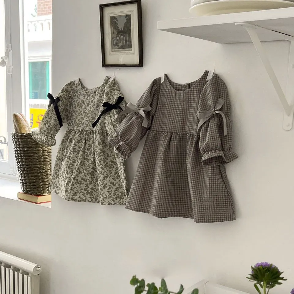 Girl's cotton plaid bow princess dress in light coffee plaid with long sleeves, suitable for heights 73-100cm