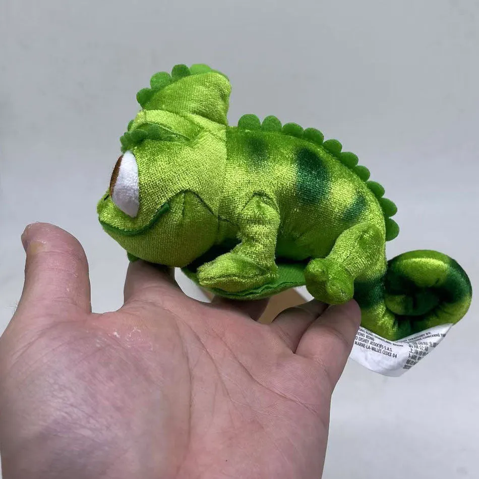 Chameleon shoulder plush doll with disk base, 16cm long, short plush fabric, PP cotton filling, resting on a flat surface