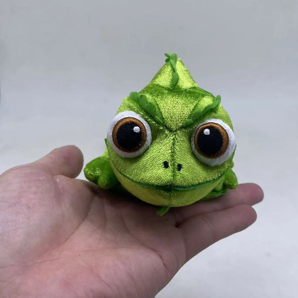 Chameleon shoulder plush doll with disk base, 16cm long, short plush fabric, PP cotton filling, resting on a flat surface