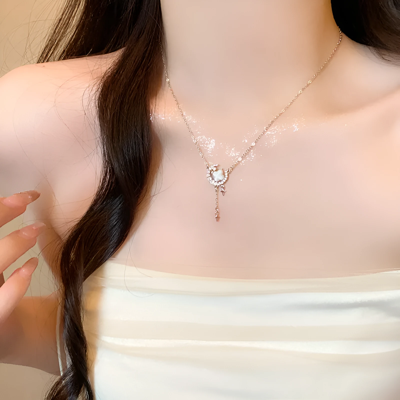Women's star moon zirconium necklace with adjustable chain in gold or silver finish