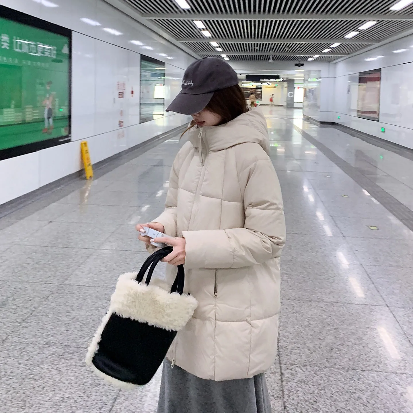 Women's winter loose mid-length down thickened cotton coat in solid colour with pockets, available in multiple colours