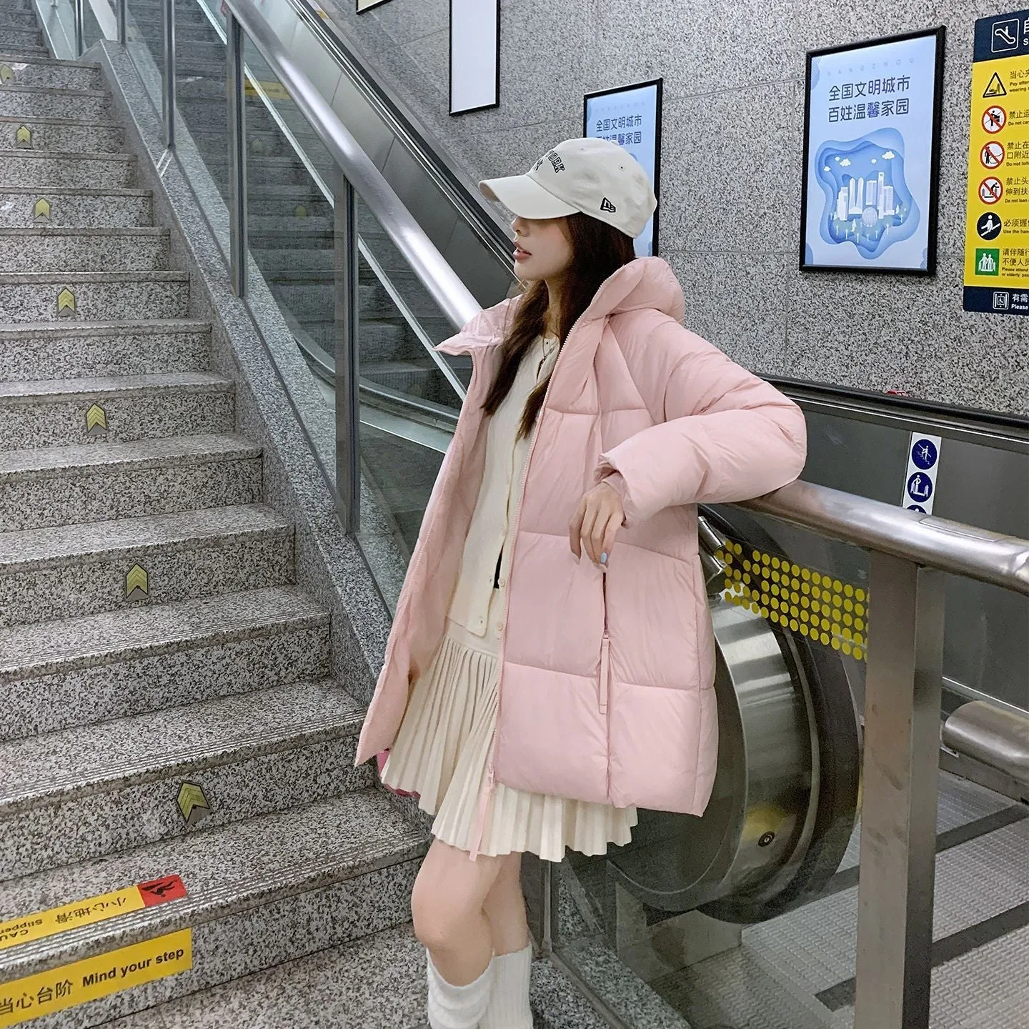 Women's winter loose mid-length down thickened cotton coat in solid colour with pockets, available in multiple colours