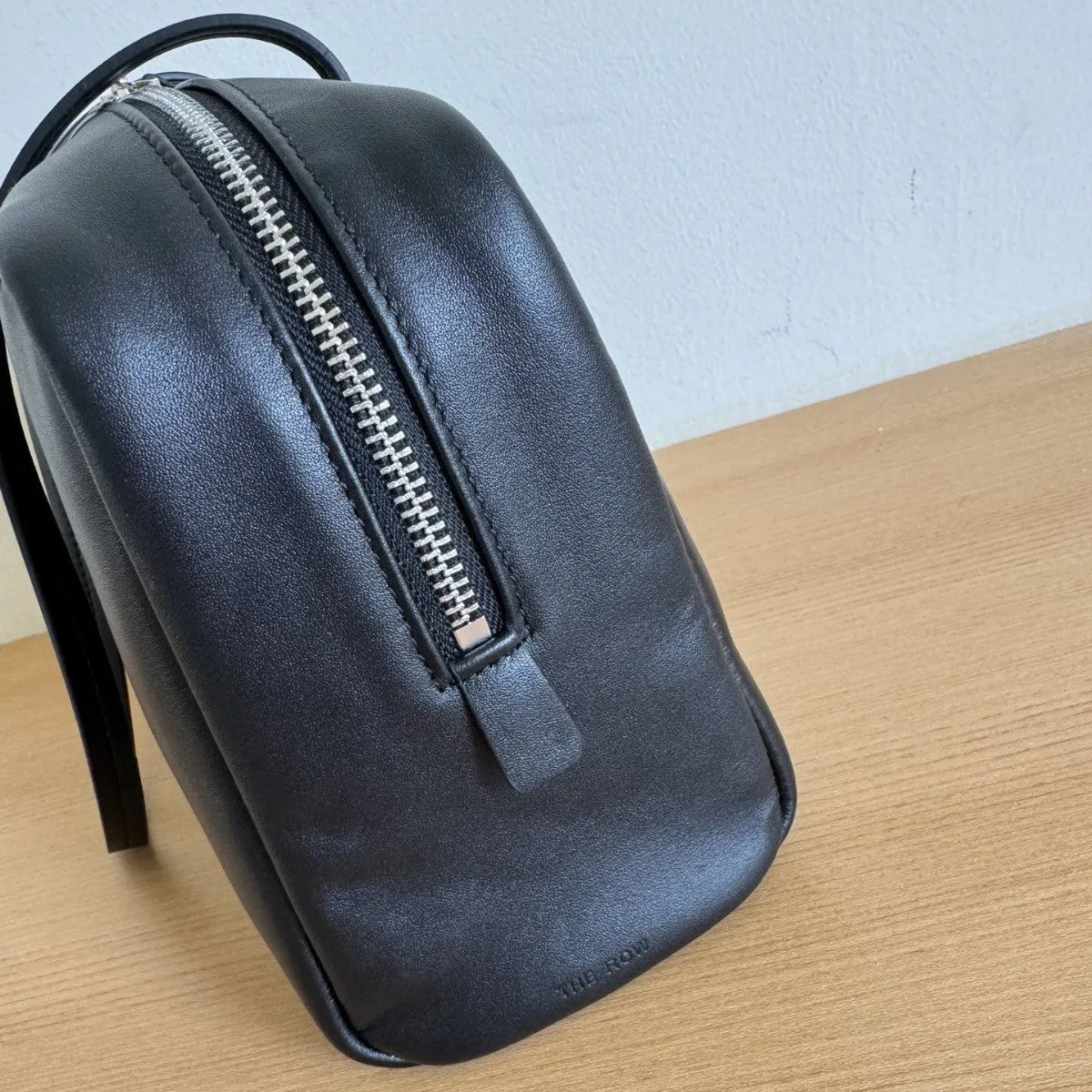 Genuine leather handbag in black, large capacity cowhide shoulder bag with top grain finish