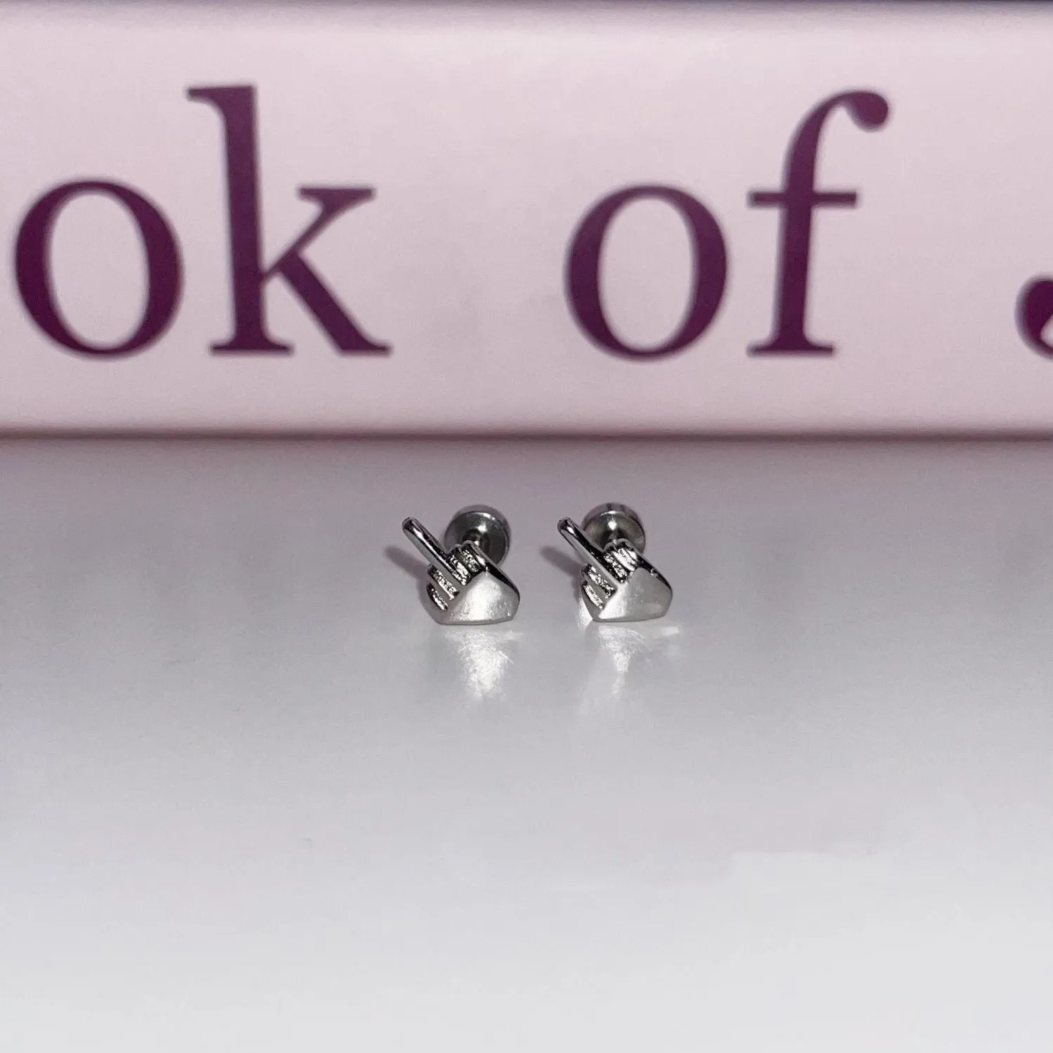 Niche quirky middle finger alloy screw clasp ear cartilage earring for women, vertical motif, bow shape, one pair