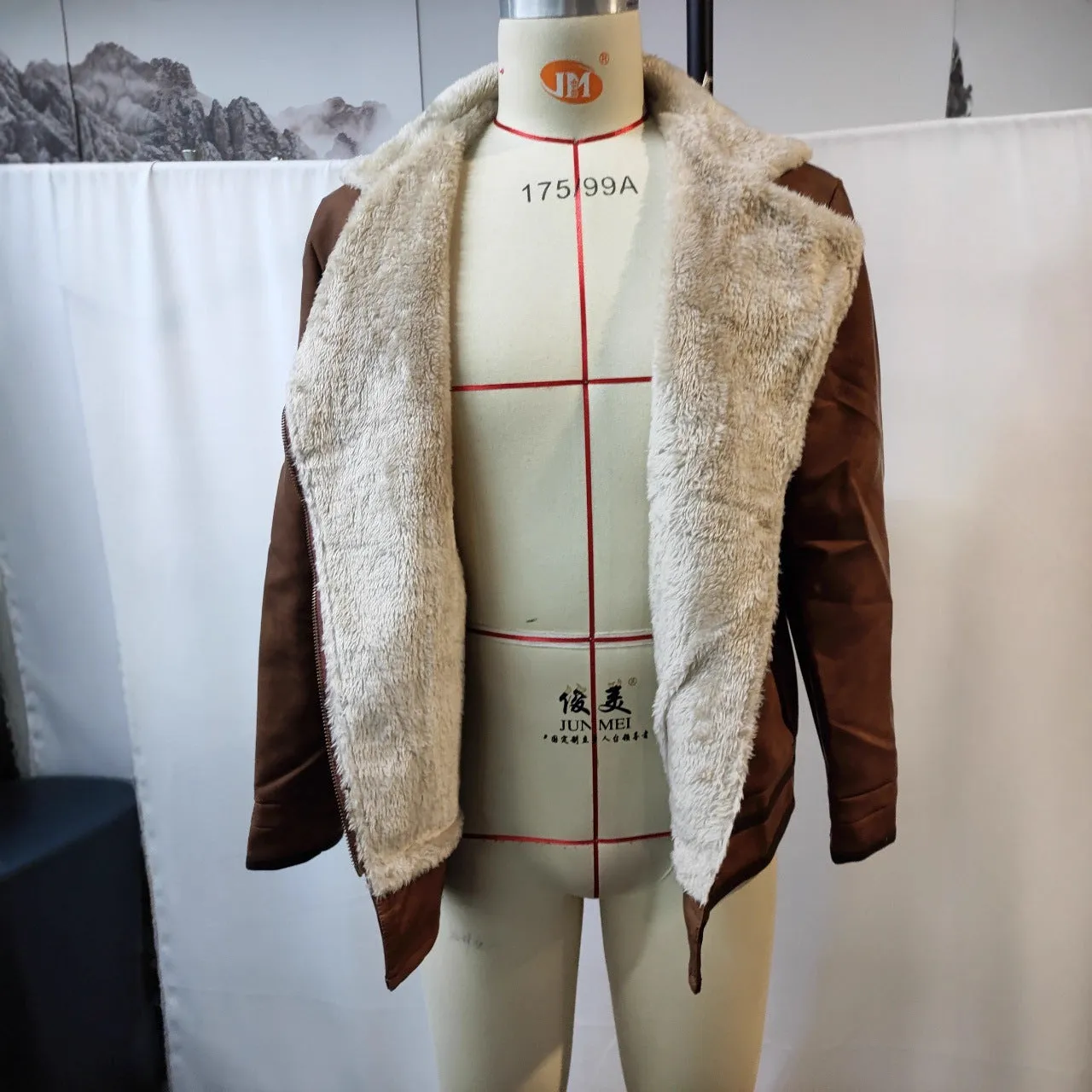 Men's retro brown suede casual jacket with PU leather, flap pockets, loose fit, mid-length, long sleeves, round hem, no hood