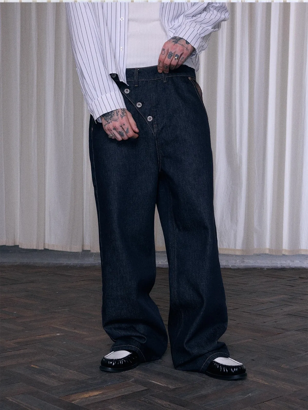 Men's American loose straight leg jeans in Original Cow colour, mid-rise waist, front zipper closure, regular thickness fabric